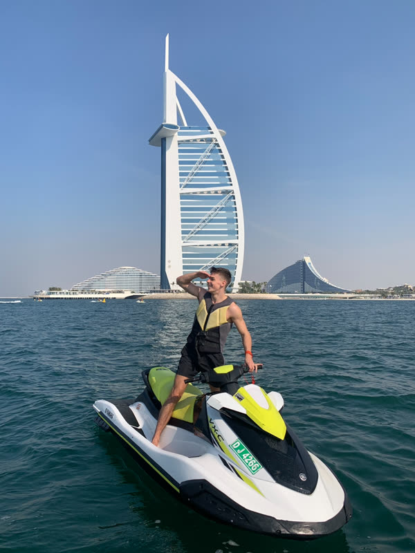 Богдан на гидроцикле у Burj Al Arab
